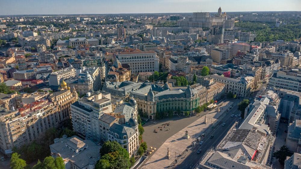 Shutterstock 2653208999