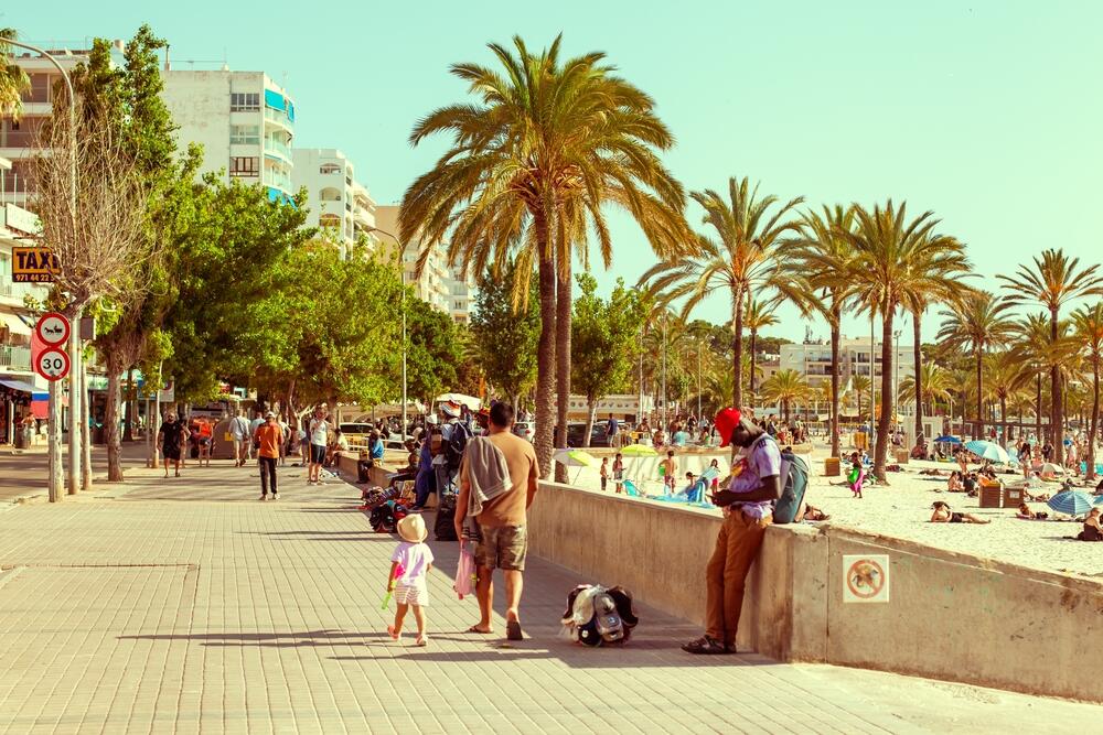 Shutterstock 2642097853