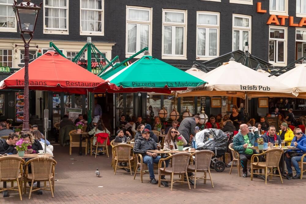 Shutterstock 2336564359