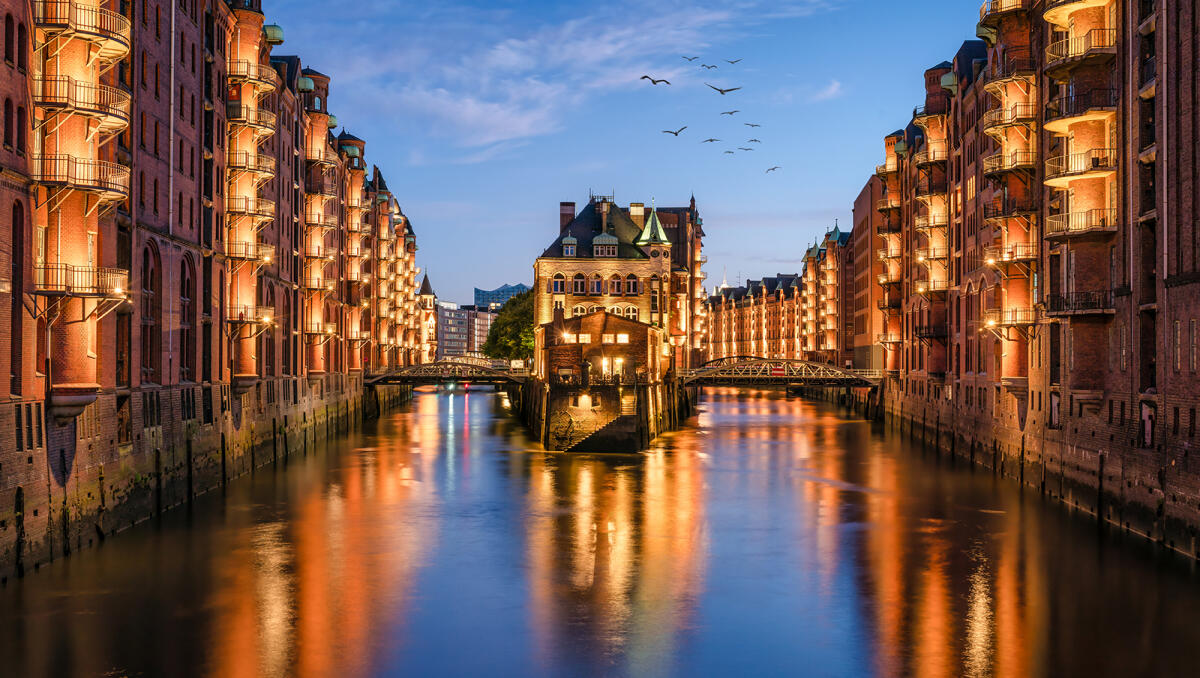 Evening Lights Speicherstadt & Harbor Cruise